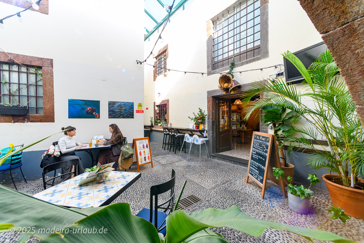 Innenhof des veganen Restaurants