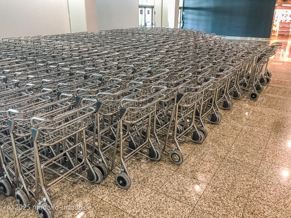 kostenfreie Koffer Rollwagen am Flughafen Funchal Madeira