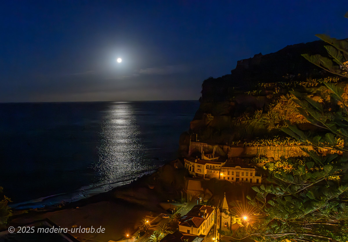 Vollmond in der Bucht