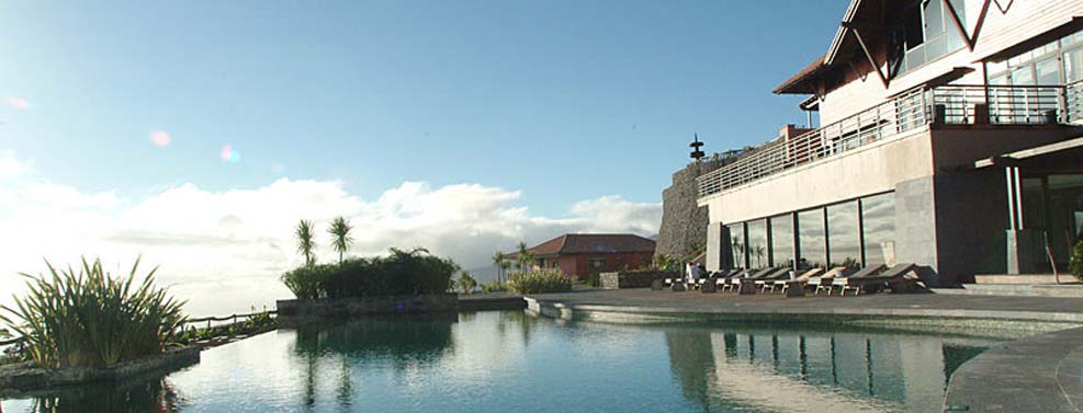 Pool und Hauptgebäude des Choupana Hills oberhalb von Funchal im Jahr 2011